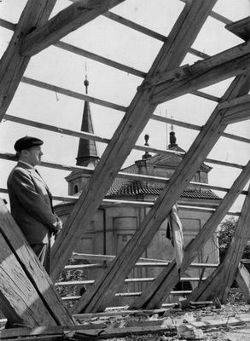 Jan astn v u sejmutho krovu  stechy kltera na Skalce v r. 1961