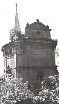 Stav kostela  v r. 1975